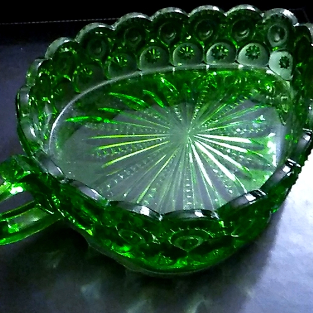 L. G. Wright Emerald Green Scalloped Pressed Glass Dish